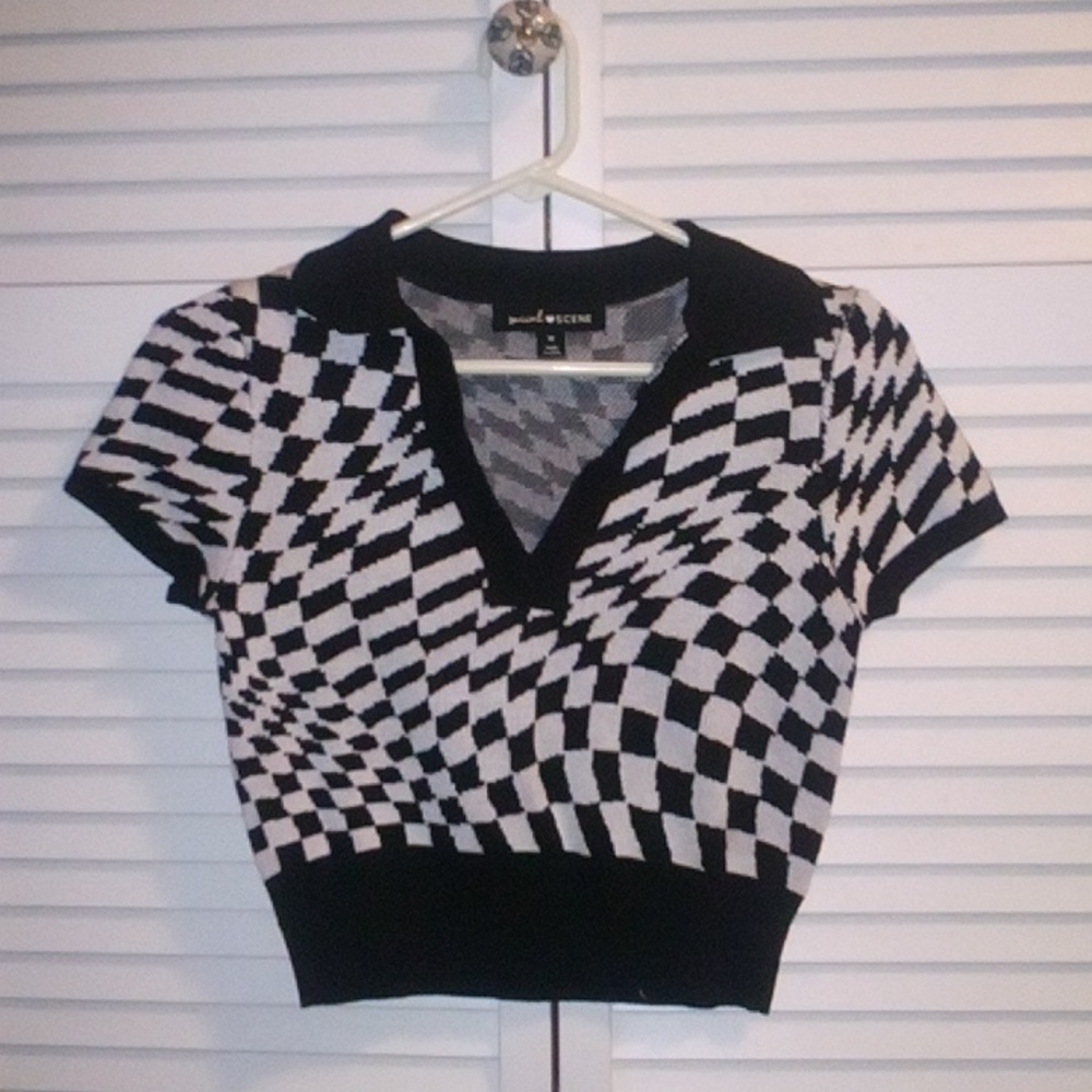 Social Scene Checkered Cropped V-Sweater